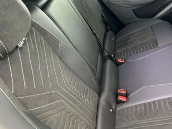 PEUGEOT E-3008 73kWh GT SUV 5dr Electric Auto (210 ps)