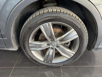 VOLKSWAGEN TIGUAN 2.0 TSI SEL SUV 5dr Petrol DSG 4Motion Euro 6 (s/s) (180 ps)