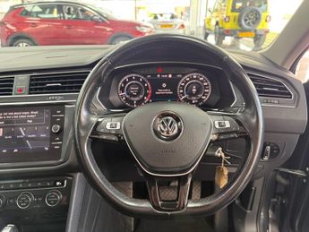 VOLKSWAGEN TIGUAN 2.0 TSI SEL SUV 5dr Petrol DSG 4Motion Euro 6 (s/s) (180 ps)