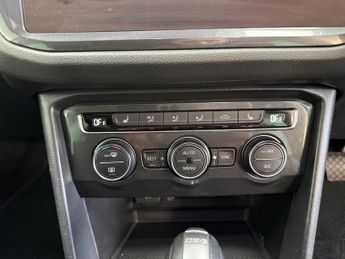 VOLKSWAGEN TIGUAN 2.0 TSI SEL SUV 5dr Petrol DSG 4Motion Euro 6 (s/s) (180 ps)