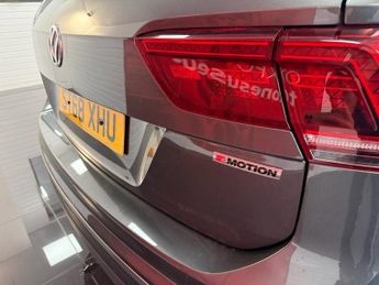 VOLKSWAGEN TIGUAN 2.0 TSI SEL SUV 5dr Petrol DSG 4Motion Euro 6 (s/s) (180 ps)