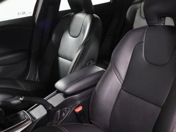 VOLVO V40 CROSS COUNTRY 1.6 D2 Lux Hatchback 5dr Diesel Powershift Euro 5 (s/s) (115 ps)