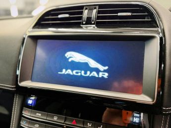 JAGUAR F-PACE 2.0 D165 R-Sport SUV 5dr Diesel Manual Euro 6 (s/s) (163 ps)