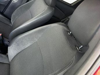 TOYOTA YARIS 1.5 VVT-h Excel Hatchback 5dr Petrol Hybrid E-CVT Euro 6 (s/s) (