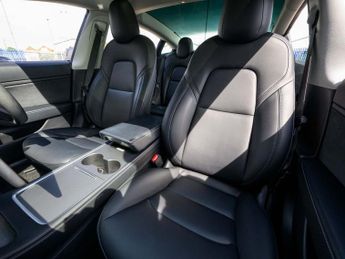 TESLA Model 3 Standard Range Plus Saloon 4dr Electric Auto RWD (241 bhp)