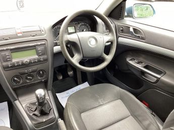 SKODA OCTAVIA 1.6 FSI Ambiente Hatchback 5dr Petrol Manual Euro 4 (115 bhp)