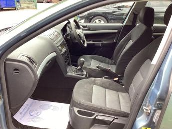 SKODA OCTAVIA 1.6 FSI Ambiente Hatchback 5dr Petrol Manual Euro 4 (115 bhp)