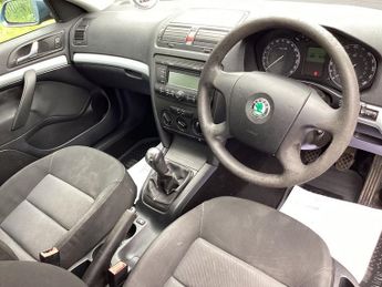 SKODA OCTAVIA 1.6 FSI Ambiente Hatchback 5dr Petrol Manual Euro 4 (115 bhp)