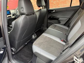 VOLKSWAGEN ID.4 Pure Performance 52kWh Style Auto 5dr