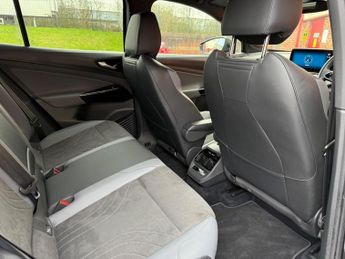 VOLKSWAGEN ID.4 Pure Performance 52kWh Style Auto 5dr
