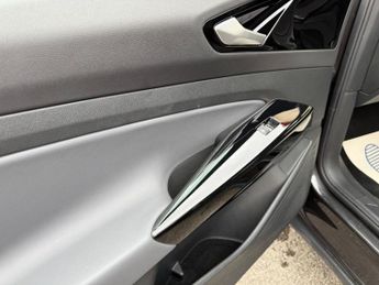 VOLKSWAGEN ID.4 Pure Performance 52kWh Style Auto 5dr
