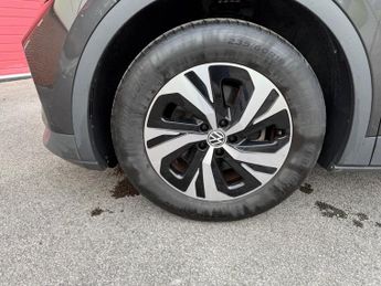 VOLKSWAGEN ID.4 Pure Performance 52kWh Style Auto 5dr