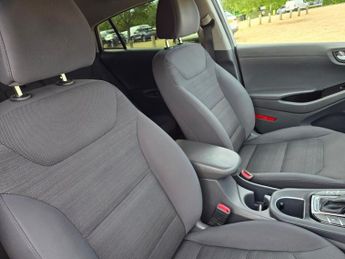 HYUNDAI IONIQ 1.6 h-GDi GPF Premium Hatchback 5dr Petrol Hybrid DCT Euro 6 (s/