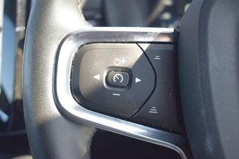 VOLVO XC40 1.5 T3 R-Design Pro SUV 5dr Petrol Auto Euro 6 (s/s) (163 ps)