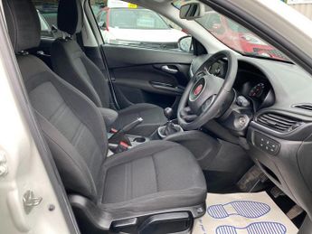 FIAT TIPO 1.6 MultiJetII Lounge Hatchback 5dr Diesel Manual Euro 6 (s/s) (