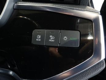 AUDI Q3 1.5 TFSI CoD 35 S line SUV 5dr Petrol S Tronic Euro 6 (s/s) (150