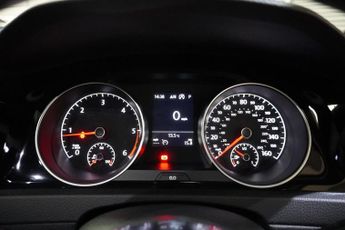 VOLKSWAGEN GOLF Volkswagen Golf 2.0 TDI BlueMotion Tech R-Line Hatchback 5dr Die