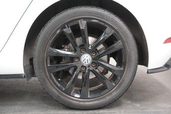 VOLKSWAGEN GOLF 2.0 TDI BlueMotion Tech R-Line Hatchback 5dr Diesel DSG Euro 6 (