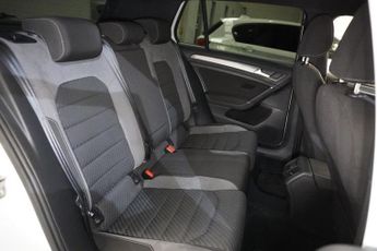 VOLKSWAGEN GOLF 2.0 TDI BlueMotion Tech R-Line Hatchback 5dr Diesel DSG Euro 6 (