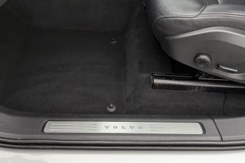 VOLVO XC60 2.0 D4 Momentum Pro SUV 5dr Diesel Auto AWD Euro 6 (s/s) (190 ps
