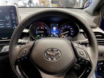 TOYOTA C-HR 1.8 VVT-h GPF Icon SUV 5dr Petrol Hybrid CVT Euro 6 (s/s) (122 p