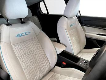 FIAT 600e 54kWh La Prima SUV 5dr Electric Auto (156 ps)