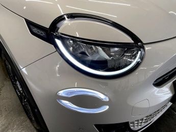 FIAT 600e 54kWh La Prima SUV 5dr Electric Auto (156 ps)