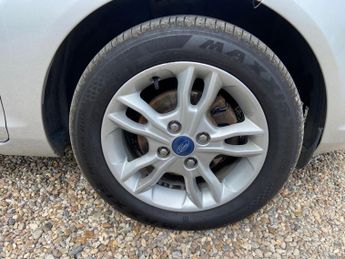 FORD FIESTA 1.25 Zetec Hatchback 5dr Petrol Manual Euro 5 (82 ps)