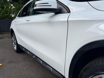 MERCEDES-BENZ GLA 2.1 GLA220d AMG Line (Premium) SUV 5dr Diesel 7G-DCT 4MATIC Euro