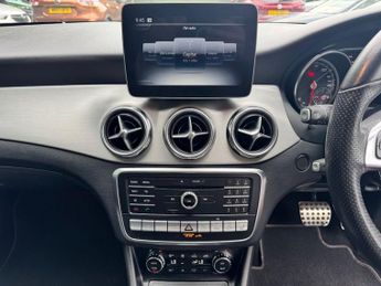 MERCEDES-BENZ GLA 2.1 GLA220d AMG Line (Premium) SUV 5dr Diesel 7G-DCT 4MATIC Euro