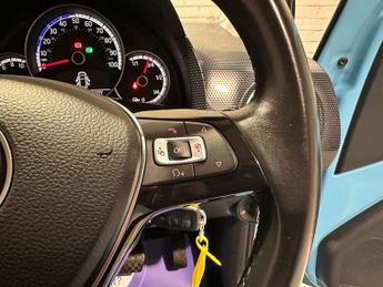 VOLKSWAGEN e-up! 36.8kWh e-up! Hatchback 5dr Electric Auto (82 ps)