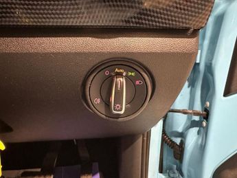 VOLKSWAGEN e-up! 36.8kWh e-up! Hatchback 5dr Electric Auto (82 ps)