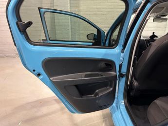 VOLKSWAGEN e-up! 36.8kWh e-up! Hatchback 5dr Electric Auto (82 ps)