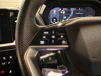 AUDI Q4 E-TRON 40 S line SUV 5dr Electric Auto 82kWh (204 ps)