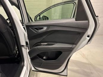 AUDI Q4 E-TRON 40 S line SUV 5dr Electric Auto 82kWh (204 ps)