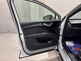 AUDI Q4 E-TRON 40 S line SUV 5dr Electric Auto 82kWh (204 ps)