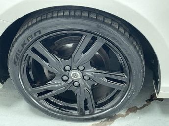 VOLVO V40 2.0 D2 R-Design Pro Hatchback 5dr Diesel Manual Euro 6 (s/s) (12
