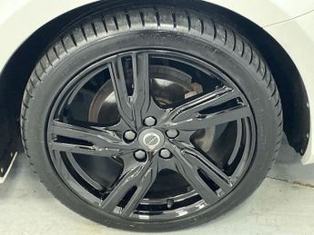 VOLVO V40 2.0 D2 R-Design Pro Hatchback 5dr Diesel Manual Euro 6 (s/s) (12