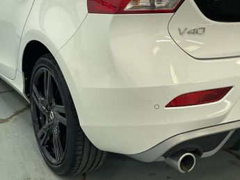 VOLVO V40 2.0 D2 R-Design Pro Hatchback 5dr Diesel Manual Euro 6 (s/s) (12
