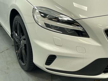 VOLVO V40 2.0 D2 R-Design Pro Hatchback 5dr Diesel Manual Euro 6 (s/s) (12