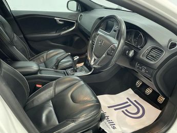 VOLVO V40 2.0 D2 R-Design Pro Hatchback 5dr Diesel Manual Euro 6 (s/s) (12
