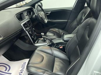 VOLVO V40 2.0 D2 R-Design Pro Hatchback 5dr Diesel Manual Euro 6 (s/s) (12