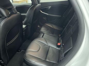VOLVO V40 2.0 D2 R-Design Pro Hatchback 5dr Diesel Manual Euro 6 (s/s) (12