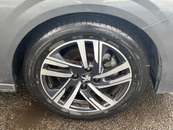 PEUGEOT 208 1.2 PureTech Allure Premium + Hatchback 5dr Petrol Manual Euro 6