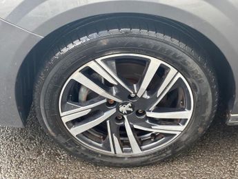 PEUGEOT 208 1.2 PureTech Allure Premium + Hatchback 5dr Petrol Manual Euro 6