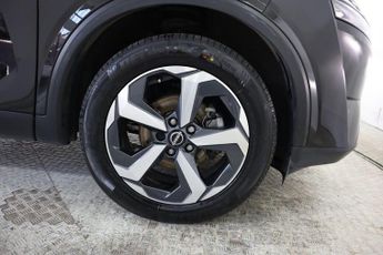 NISSAN QASHQAI 1.3 DIG-T MHEV N-Connecta XTRON Euro 6 (s/s) 5dr