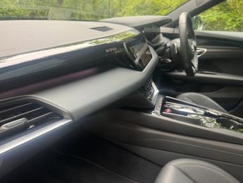 AUDI E-TRON GT 93.4kWh Saloon 4dr Electric Auto quattro (476 ps)