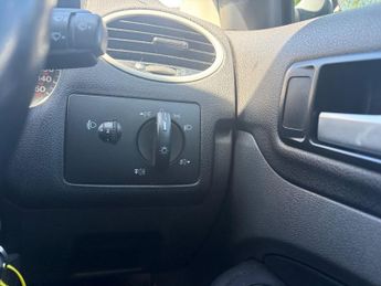 FORD FOCUS 1.6 Style Hatchback 5dr Petrol Manual (159 g/km, 99 bhp)