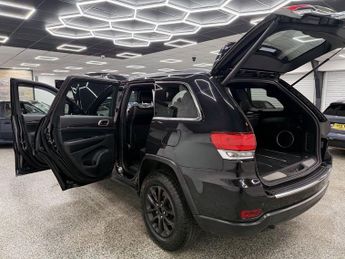 JEEP GRAND CHEROKEE 3.0 V6 CRD Limited SUV 5dr Diesel Auto 4WD Euro 5 (247 bhp)