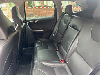 VOLVO XC60 2.4 D5 SE Lux Nav SUV 5dr Diesel Auto AWD Euro 6 (s/s) (220 ps)